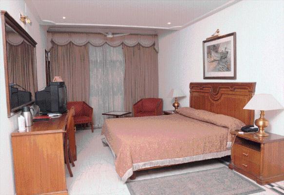 Hotel Fabexpress Kwality Regency Chandīgarh Zimmer foto