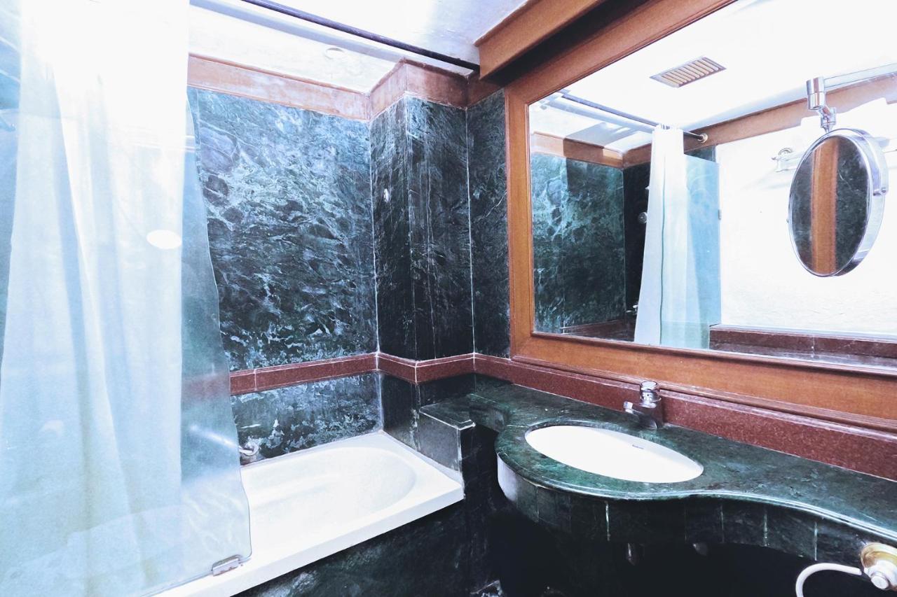 Hotel Fabexpress Kwality Regency Chandīgarh Exterior foto